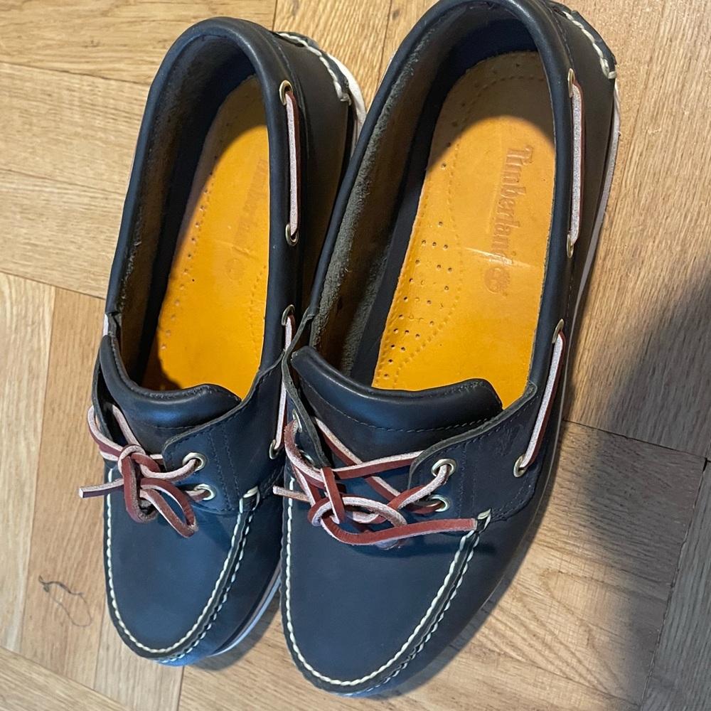 Timberland Navy Boat Shoes with Classic Moccasin Design